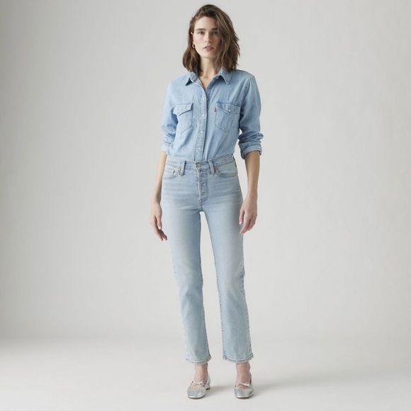 Levi's Wedgie Straight Light Wash Ankle Jeans - Picture 2 of 13